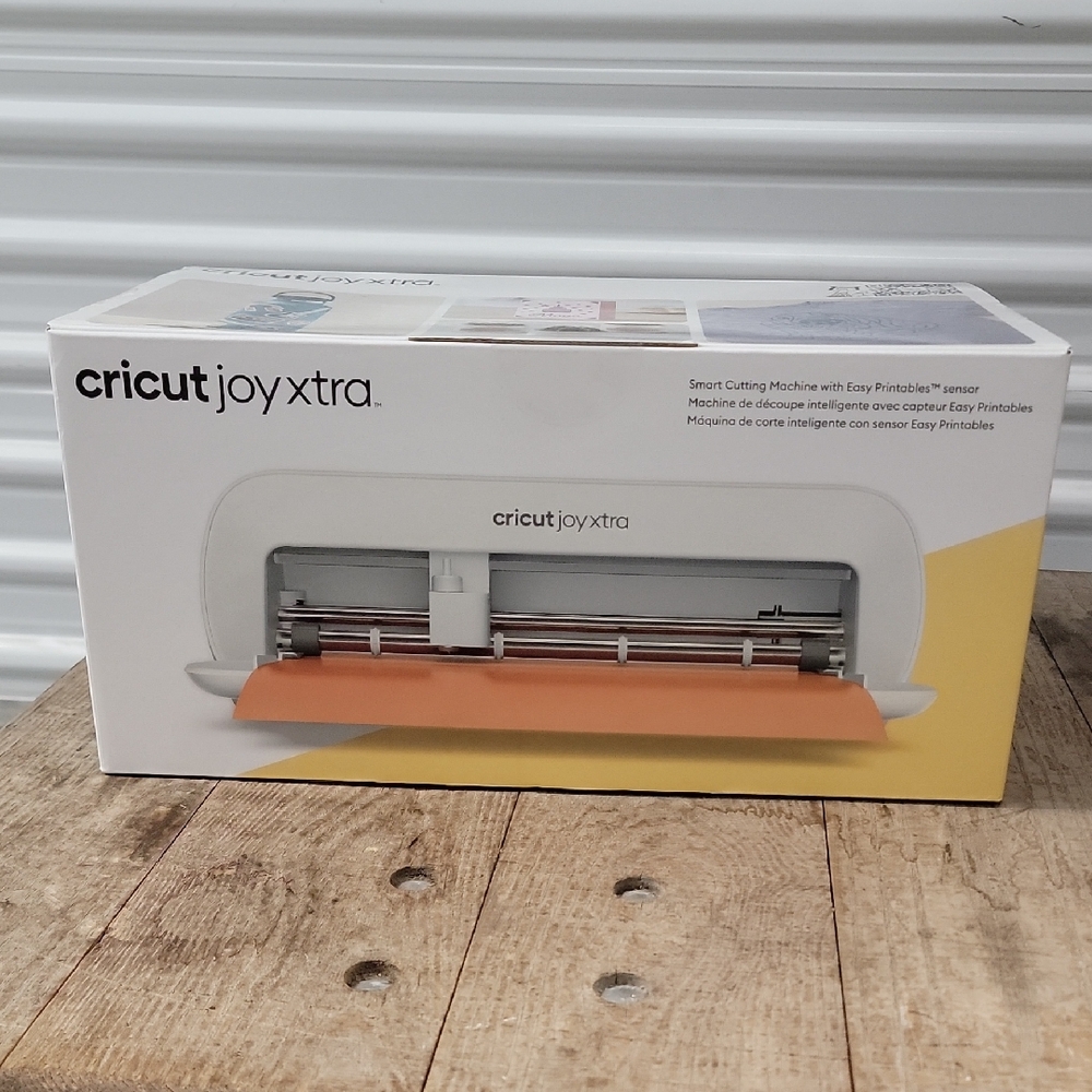 Cricut Joy Xtra with Orange and White Design